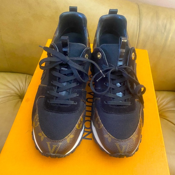 Authentic Louis Vuitton RUN AWAY SNEAKER - Picture 2 of 5